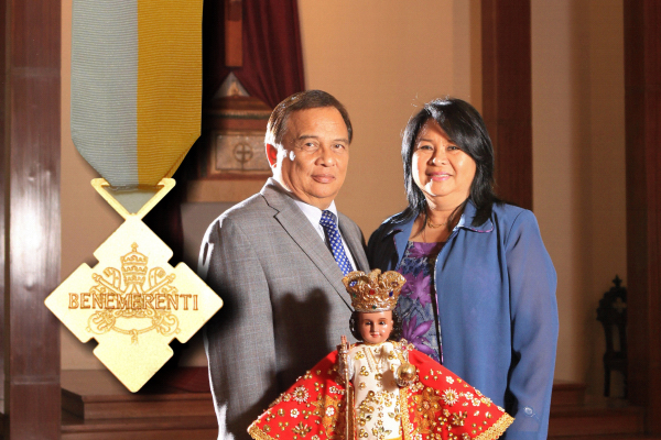 Ardent Senyor Sto Niño Devotee & Organizer Couple receives Papal Award
